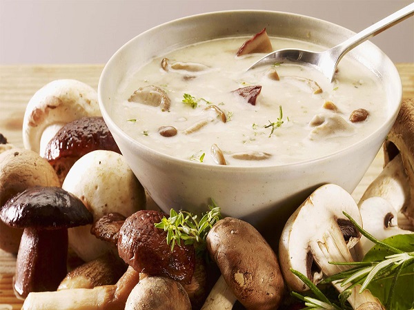 شوربه دجاج بالمشروم 